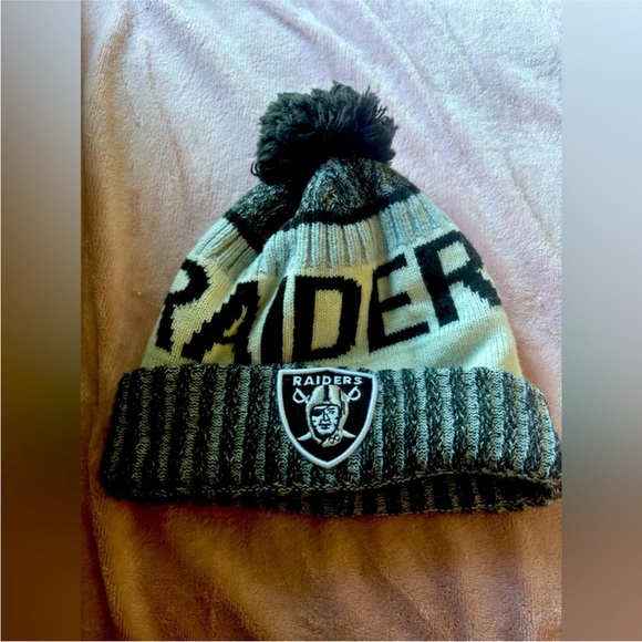 EUC New Era Raiders beanie hat. Worn once. - Picture 1 of 3